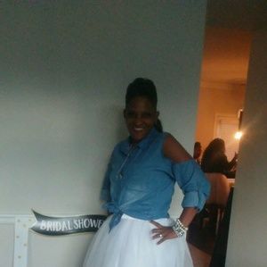 Meet your Posher, Consuelo